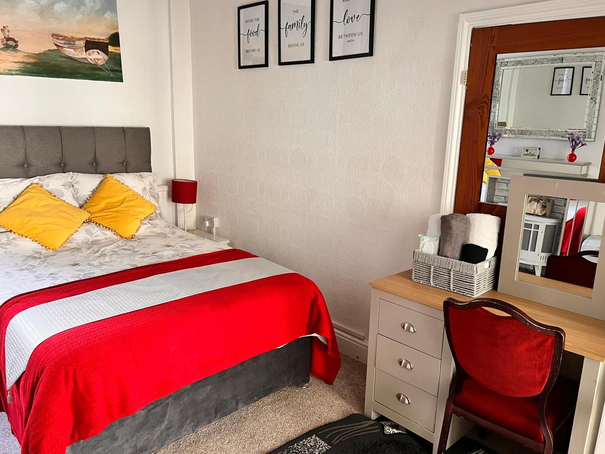 Victoria House - Self Catering Quiet Guesthouse - Adult Singles And Couples Only Blackpool Exterior photo