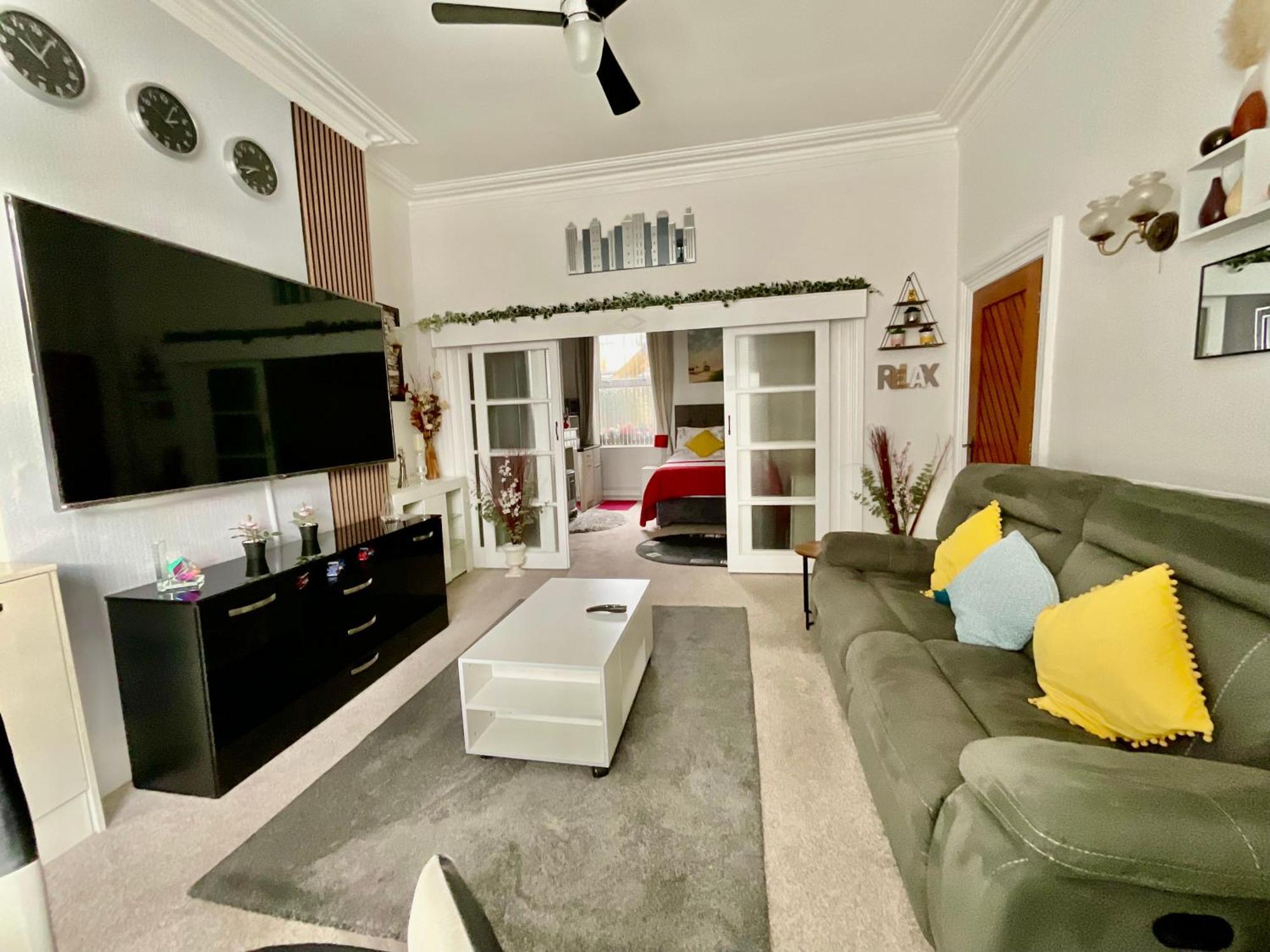 Victoria House - Self Catering Quiet Guesthouse - Adult Singles And Couples Only Blackpool Exterior photo