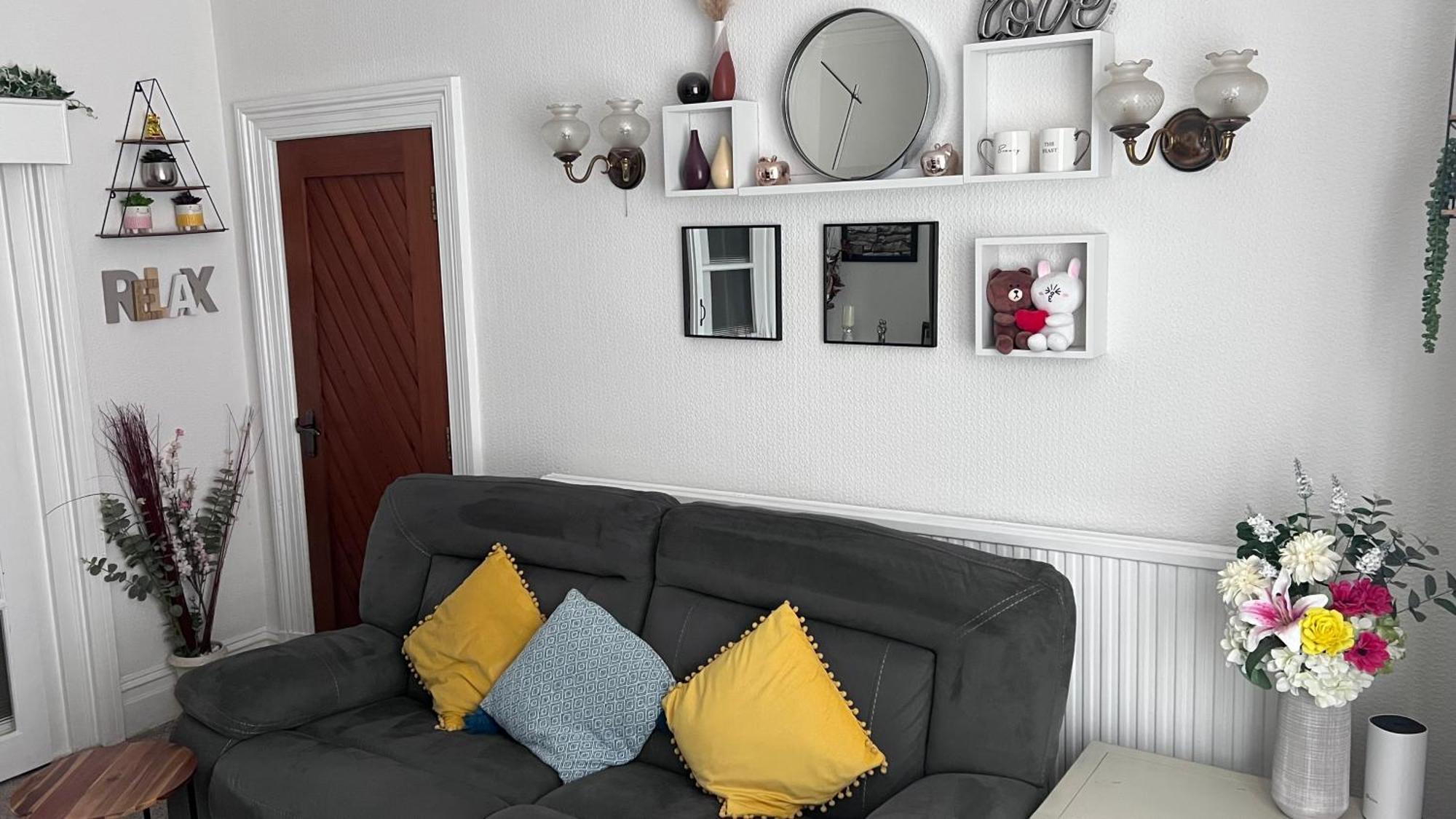 Victoria House - Self Catering Quiet Guesthouse - Adult Singles And Couples Only Blackpool Exterior photo