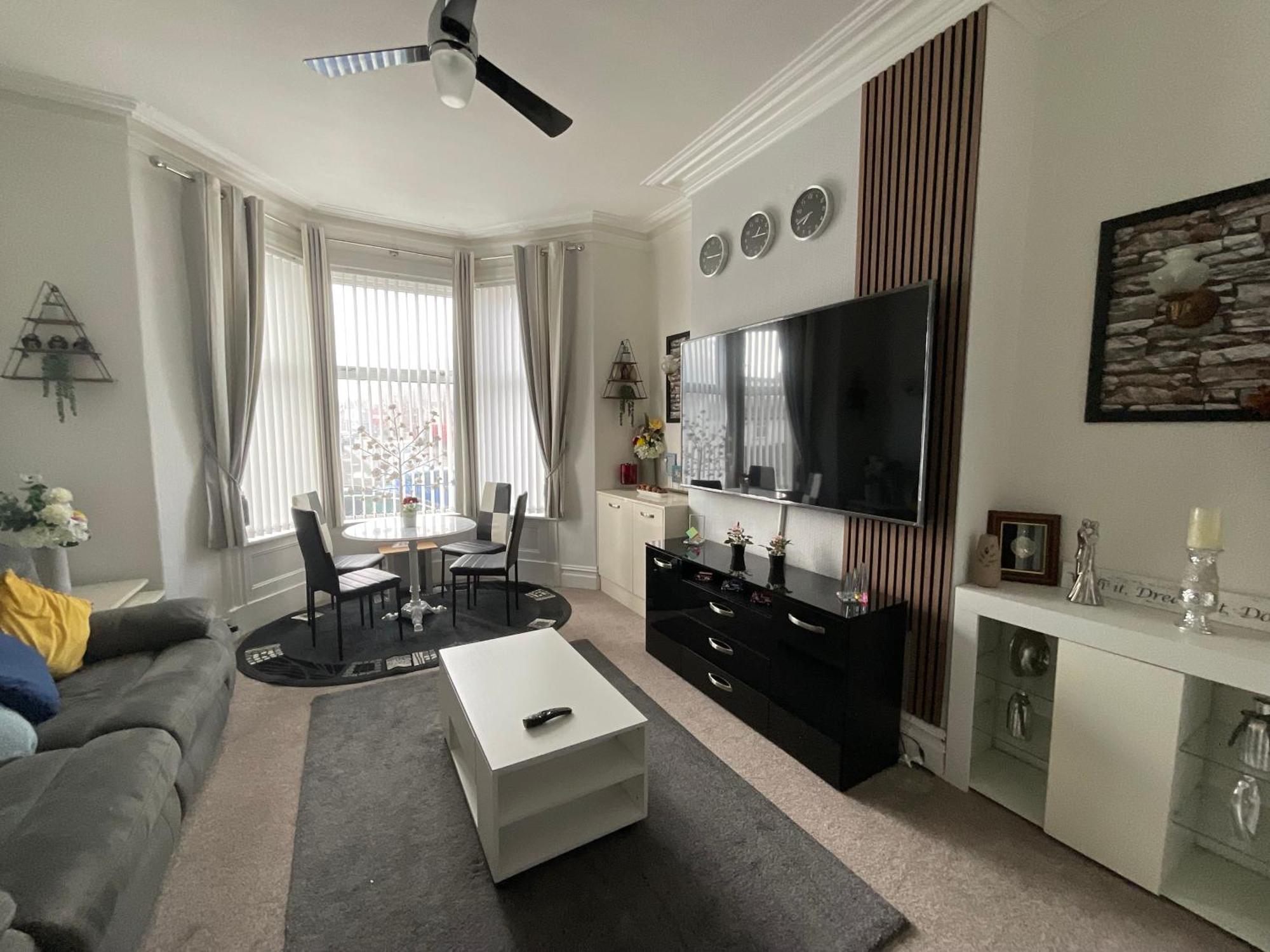 Victoria House - Self Catering Quiet Guesthouse - Adult Singles And Couples Only Blackpool Exterior photo